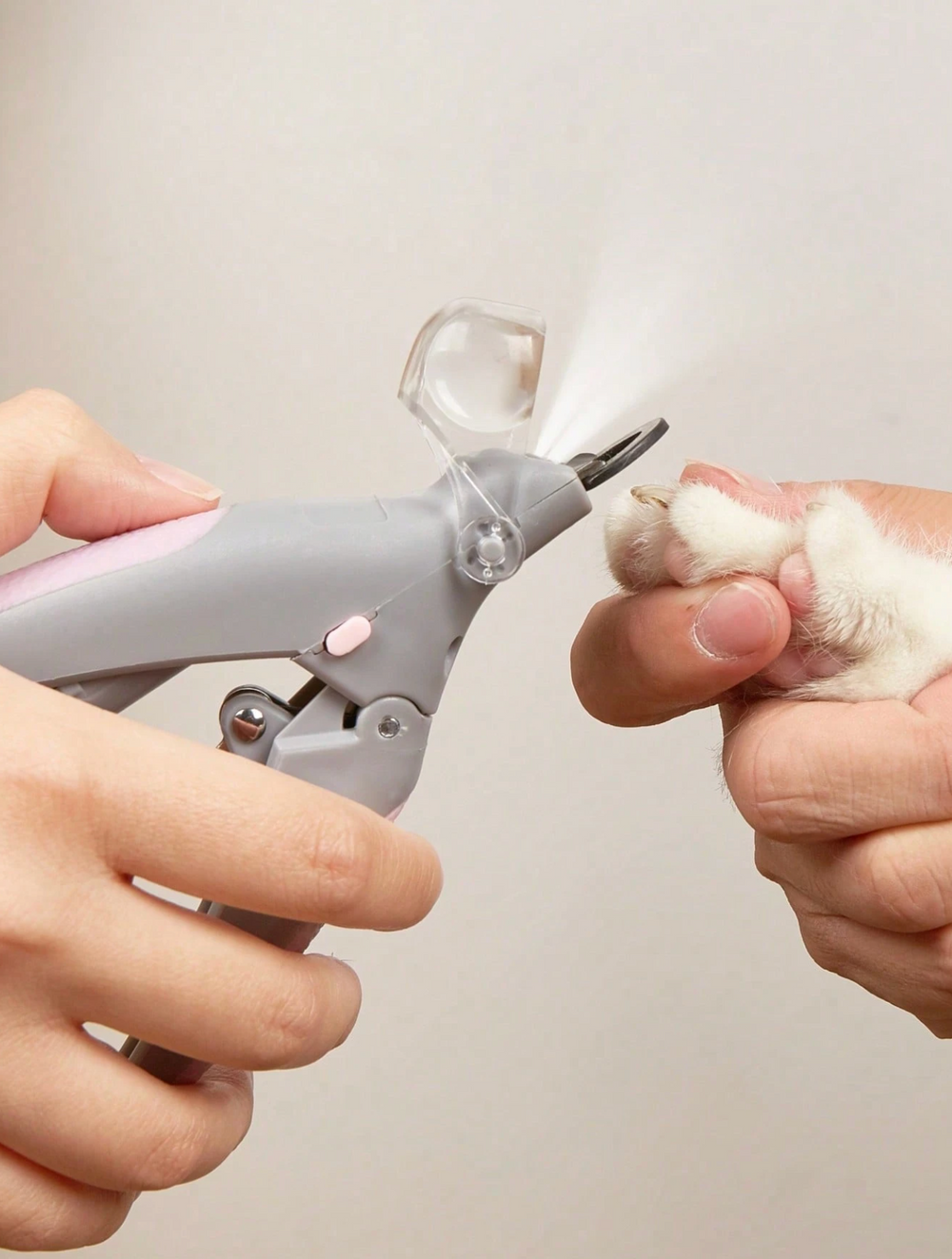 Illuminate & Trim: LED Light Pet Nail Clippers with 5X Magnification for Cats & Dogs